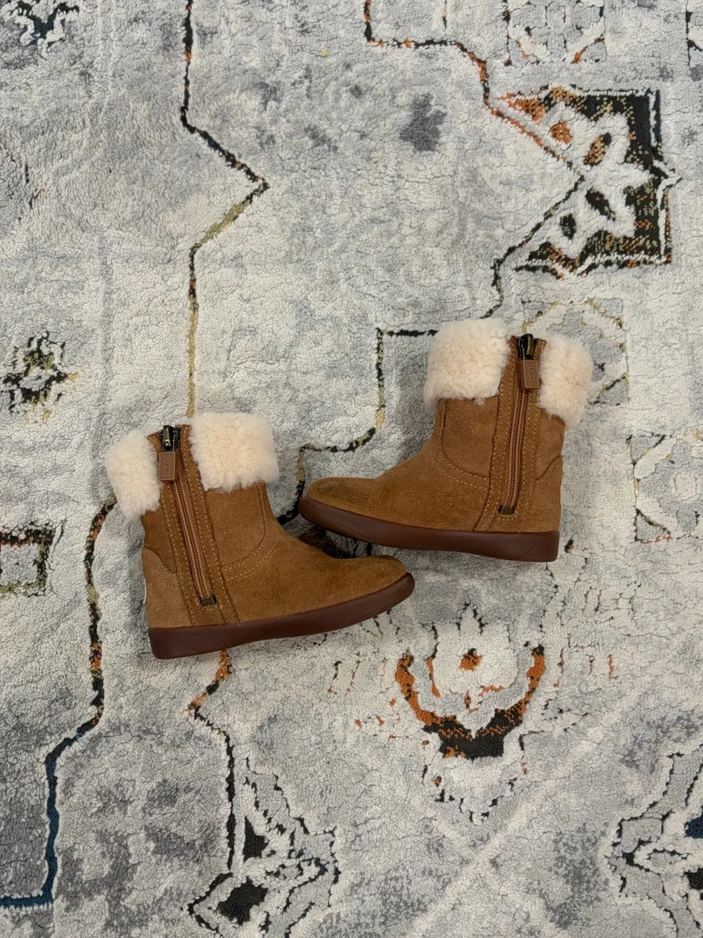 UGG chestnut guc